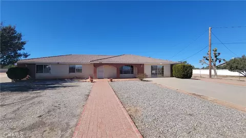 8756 Oakwood Ave, Hesperia, CA 92345