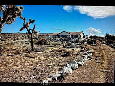 25373 Valley View Rd, Apple Valley, CA 92308