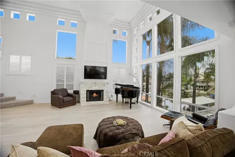 30140 Point Marina Dr, Canyon Lake, CA 92587