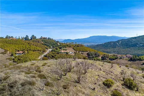 5 Via Gorrion, Temecula, CA 92590 photo 2