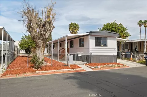 1097 N State #25, Hemet, CA 92543