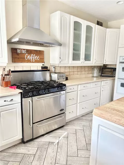Kitchen - 13331 Holly St, Trona, CA 93562 photo 2 of 6