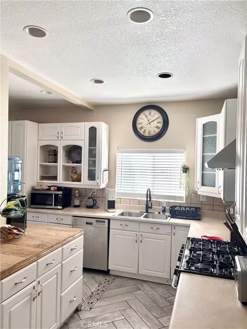 Kitchen - 13331 Holly St, Trona, CA 93562 photo 3 of 6