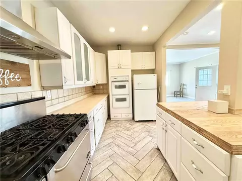 Kitchen - 13331 Holly St, Trona, CA 93562 photo 3 of 3