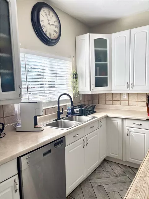 Kitchen - 13331 Holly St, Trona, CA 93562 photo 4 of 6