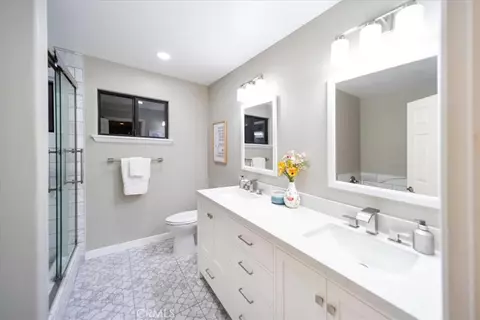 Bath - 4408 Brodea Ln, Fallbrook, CA 92028 photo 6 of 7
