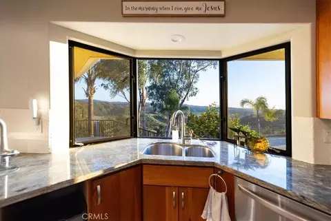 Kitchen - 4408 Brodea Ln, Fallbrook, CA 92028 photo 2 of 5