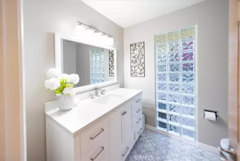 Bath - 4408 Brodea Ln, Fallbrook, CA 92028 photo 1 of 7