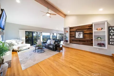 Living - 4408 Brodea Ln, Fallbrook, CA 92028 photo 6 of 7
