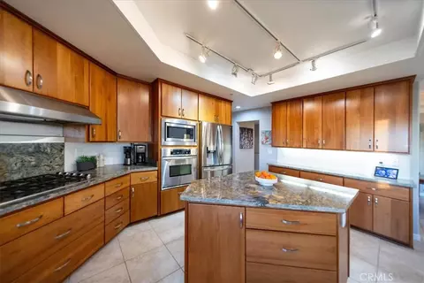 Kitchen - 4408 Brodea Ln, Fallbrook, CA 92028 photo 3 of 5