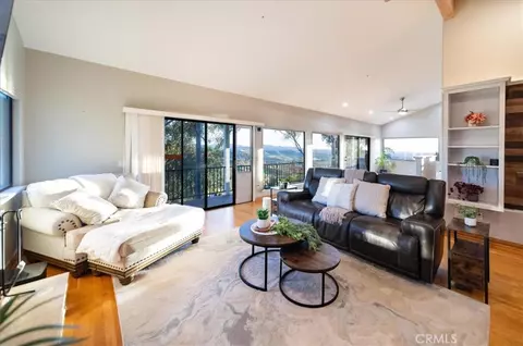 Living - 4408 Brodea Ln, Fallbrook, CA 92028 photo 5 of 7