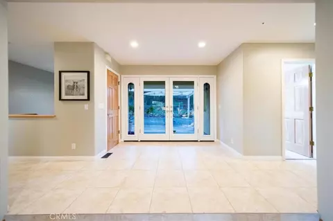 Entry Way - 4408 Brodea Ln, Fallbrook, CA 92028 photo 2 of 8