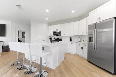 Kitchen - 45894 Paseo Gallante, Temecula, CA 92592 photo 2 of 2