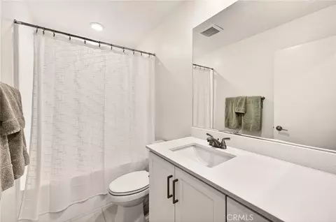 Bath - 35165 Rangpur, Fallbrook, CA 92028 photo 1 of 3