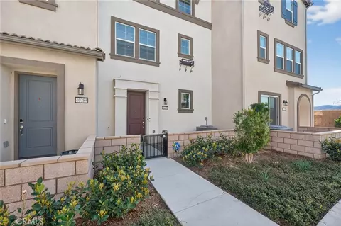 Exterior - 40379 Melrose Dr, Temecula, CA 92591 photo 4 of 12