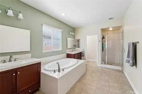 Bath - 28552 Rustic Glen St, Menifee, CA 92584 photo 1 of 3