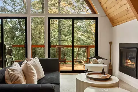 26664 Thunderbird Dr, Lake Arrowhead, CA 92352