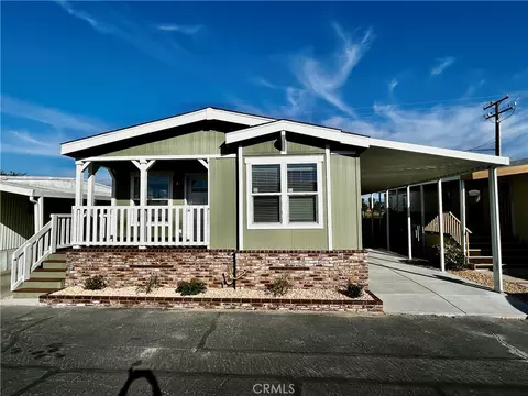 675 W Oakland Ave #B8, Hemet, CA 92543