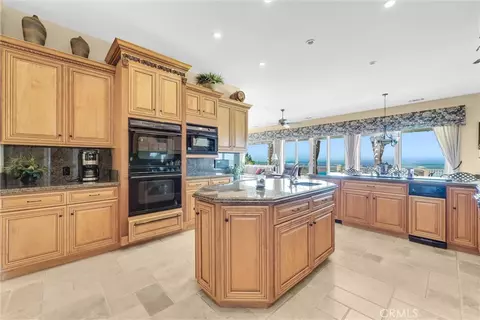 Kitchen - 38525 Via De Oro, Temecula, CA 92592 photo 5 of 8