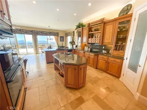 Kitchen - 38525 Via De Oro, Temecula, CA 92592 photo 8 of 8
