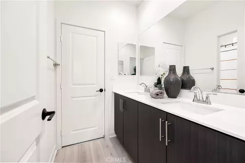 Bath - 39532 Tannat Dr, Temecula, CA 92591 photo 2 of 3