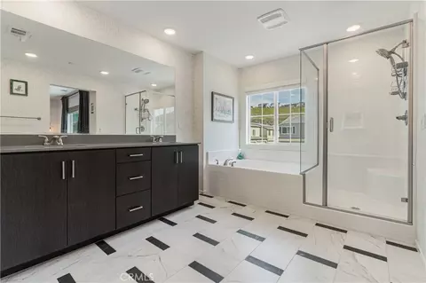 Bath - 35103 Vintage Cv, Fallbrook, CA 92028 photo 2 of 2