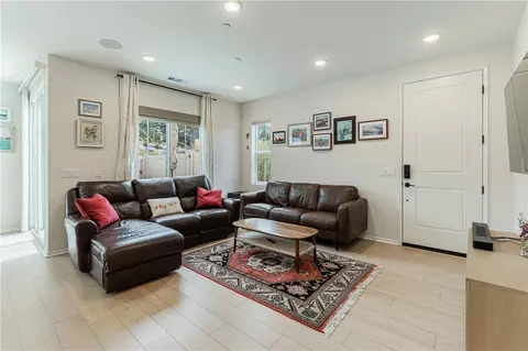 Living - 35103 Vintage Cv, Fallbrook, CA 92028 photo 3 of 3