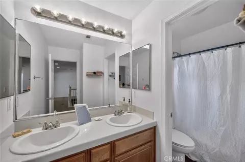Bath - 33884 Pegase Ct, Temecula, CA 92592 photo 2 of 2