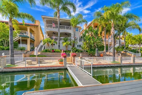 30212 Clear Water Dr, Canyon Lake, CA 92587