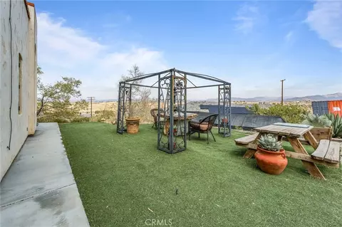 Exterior - 9075 Mesa Vista St, Apple Valley, CA 92308 photo 6 of 11