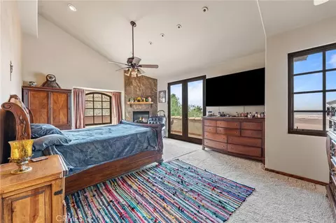 Bedroom - 9075 Mesa Vista St, Apple Valley, CA 92308 photo 1 of 1