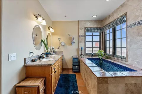 Bath - 9075 Mesa Vista St, Apple Valley, CA 92308 photo 2 of 3