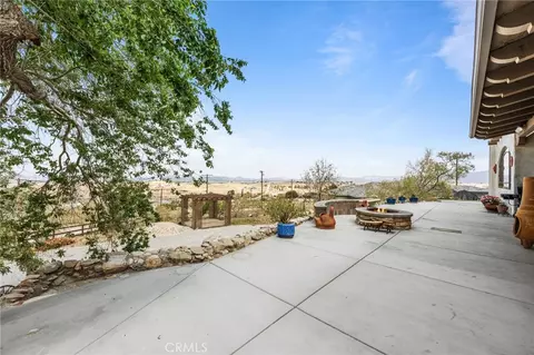 Exterior - 9075 Mesa Vista St, Apple Valley, CA 92308 photo 9 of 11