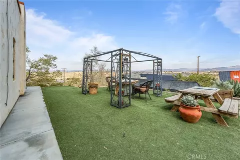 Exterior - 9075 Mesa Vista St, Apple Valley, CA 92308 photo 11 of 11