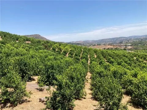 39 Carancho Rd, Temecula, CA 92590 photo 2