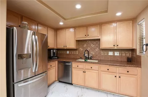 Kitchen - 2591 Peach Tree, Hemet, CA 92545 photo 2 of 4
