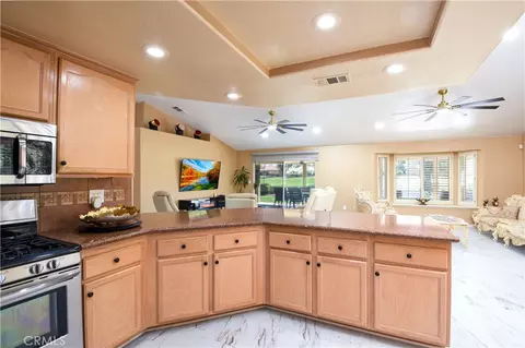 Kitchen - 2591 Peach Tree, Hemet, CA 92545 photo 3 of 4