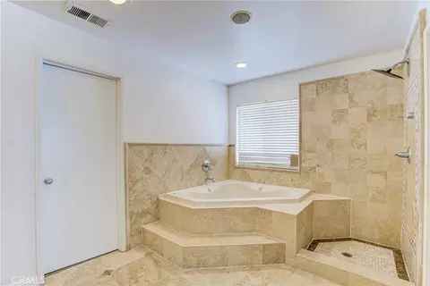 Bath - 8034 Palm Vw, Riverside, CA 92508 photo 2 of 6