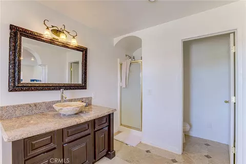 Bath - 8034 Palm Vw, Riverside, CA 92508 photo 5 of 6