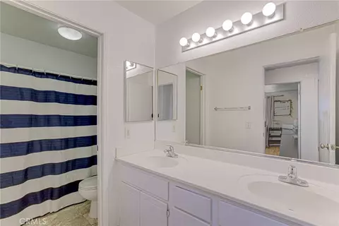 Bath - 8034 Palm Vw, Riverside, CA 92508 photo 6 of 6
