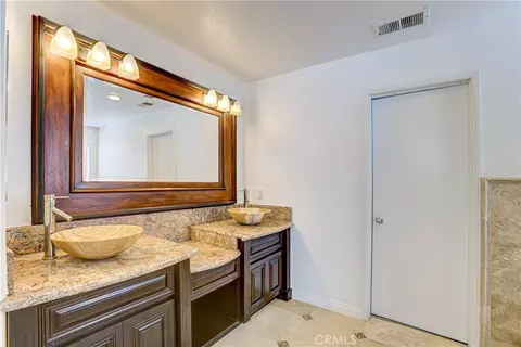 Bath - 8034 Palm Vw, Riverside, CA 92508 photo 3 of 6