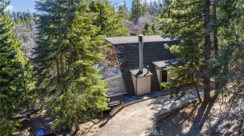 Exterior - 26980 Everest, Lake Arrowhead, CA 92352 photo 7 of 12