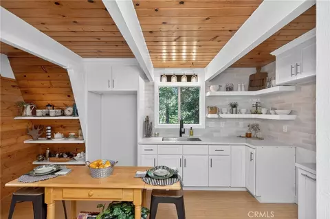 Kitchen - 26980 Everest, Lake Arrowhead, CA 92352 photo 5 of 5