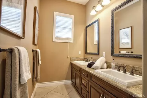 Bath - 44195 Via Horca, Temecula, CA 92590 photo 6 of 9