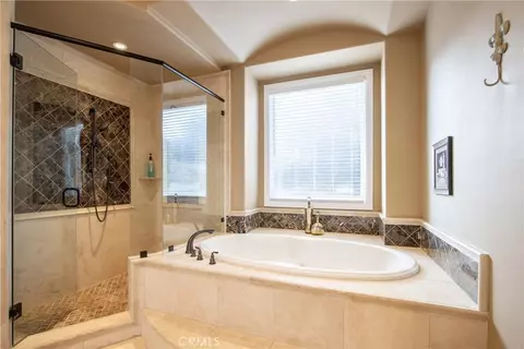 Bath - 44195 Via Horca, Temecula, CA 92590 photo 3 of 9