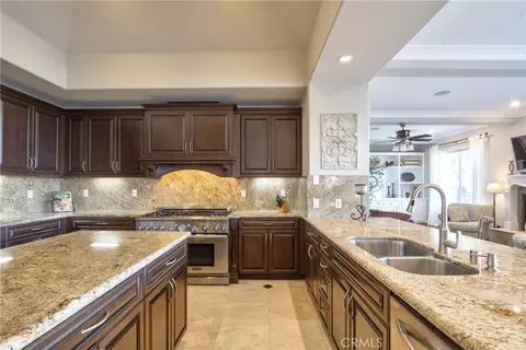 Kitchen - 44195 Via Horca, Temecula, CA 92590 photo 4 of 6