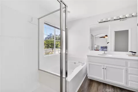 Bath - 32798 Caserta Dr, Temecula, CA 92592 photo 2 of 4