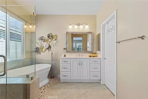 Bath - 45575 Hawk Ct, Temecula, CA 92592 photo 7 of 7