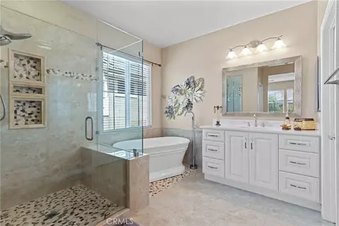 Bath - 45575 Hawk Ct, Temecula, CA 92592 photo 6 of 7