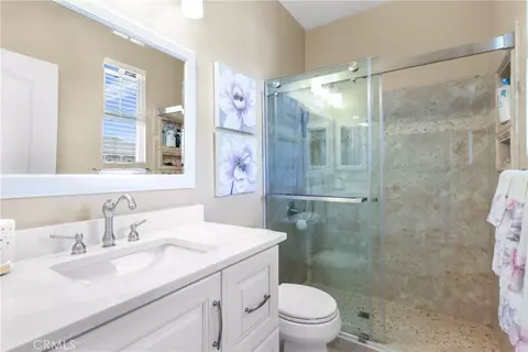Bath - 45575 Hawk Ct, Temecula, CA 92592 photo 3 of 7